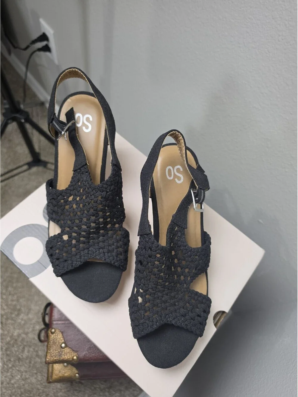 SO Taffy Black Woven Cork Wedge Sandals Open Toe Buckle Closure Womens Size 8.5